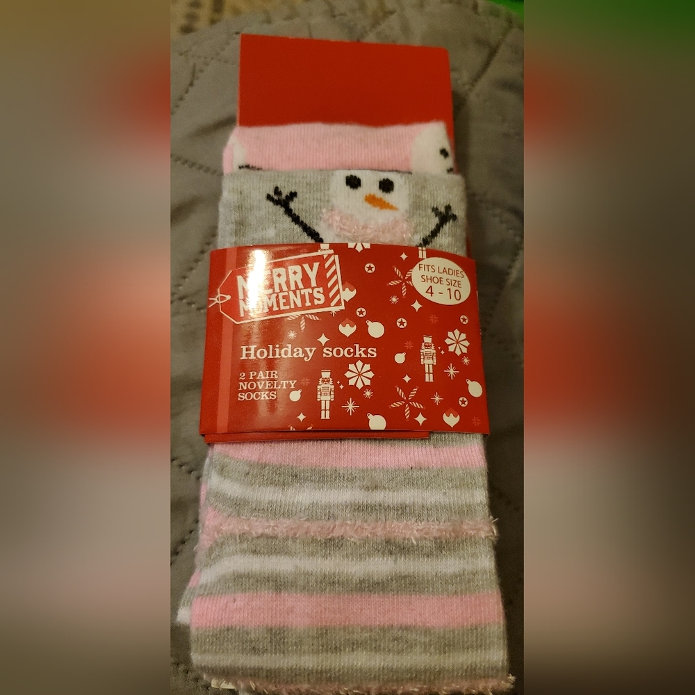 Merry Moments Ladies Holiday Socks NWT Fits Shoe Size 4 to 10